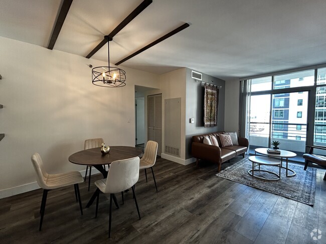 Building Photo - 425 W Beech St Unit 806 Rental