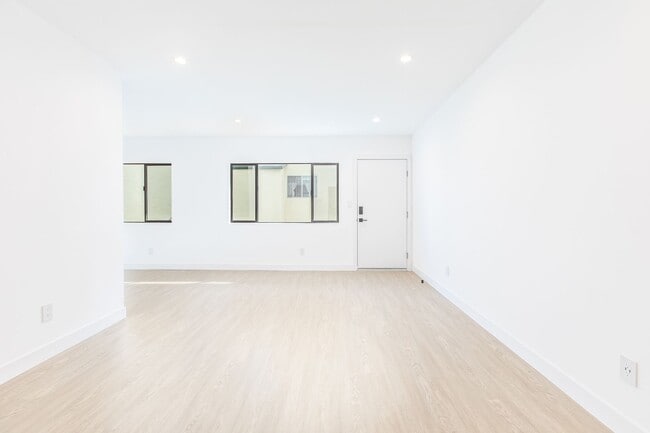 Photo - 6133 Eleanor Ave