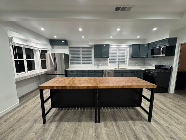 Photo - 2212 Linda Flora Dr