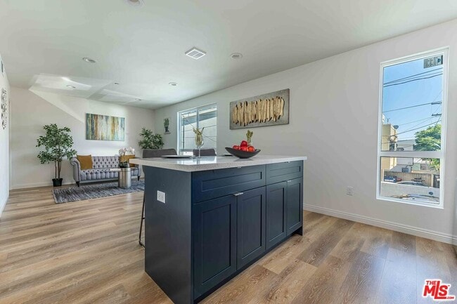 Building Photo - 815 N Kingsley Dr