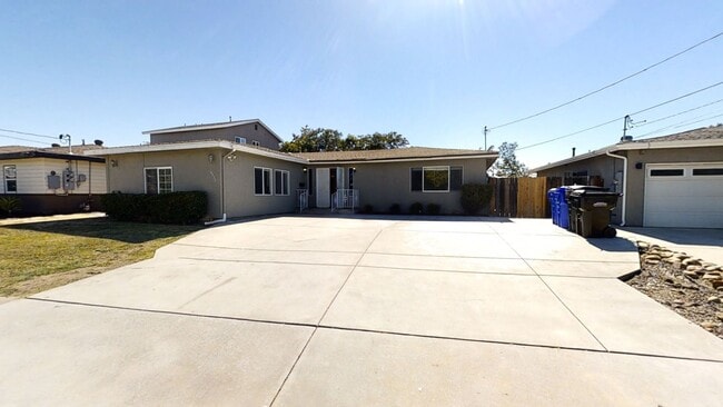 7BD/3BA, Big Driveway!! - 7BD/3BA, Big Driveway!! House
