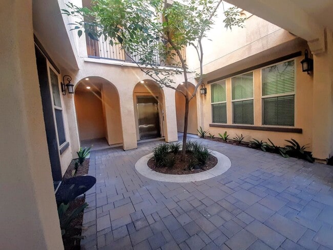 Photo - MERIDA LANE BREA 92823 (2 BED / 2 BATH)