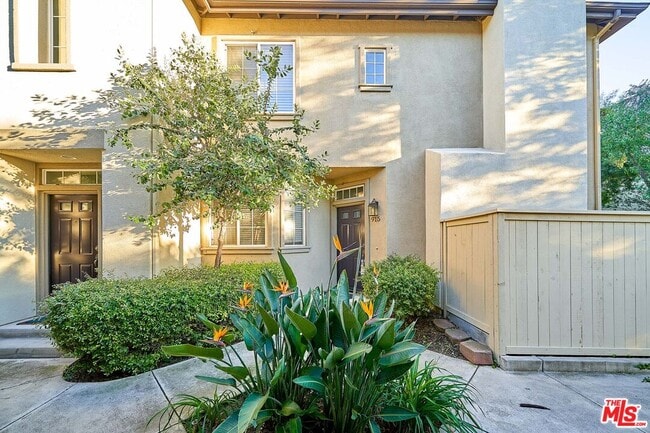 Photo - 915 Somerville