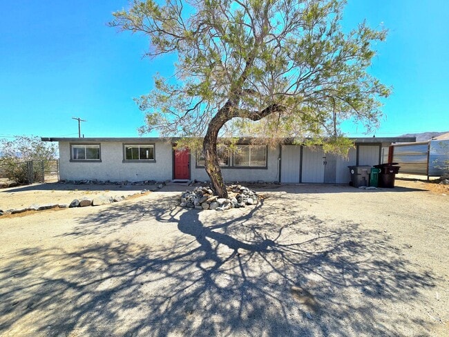 Building Photo - Cozy 3 Bedroom 1.5 Bathroom Near The Natio... Rental
