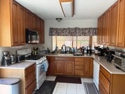 Photo - 6522 Edmonton Ave