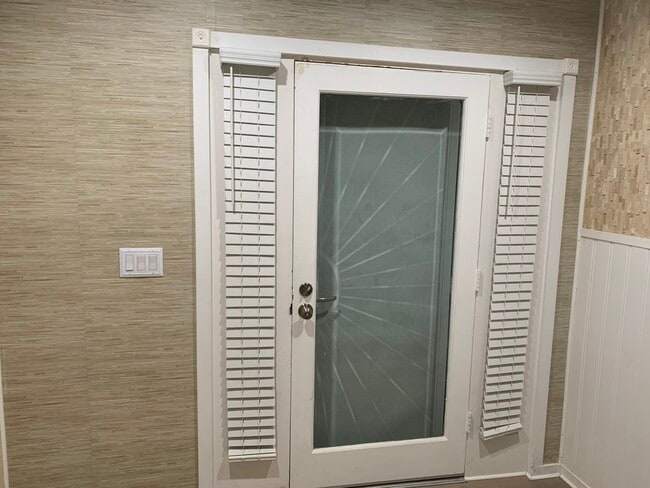 Entryway - 3520 Pansy Dr