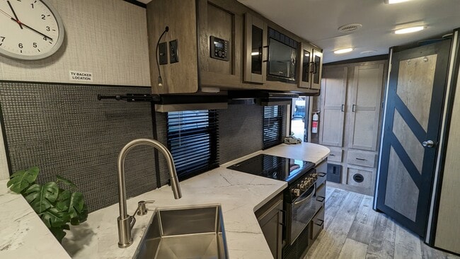 Building Photo - 37124 Edgeware Way Unit RV home