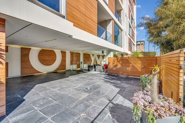 Photo - Hollywood Luxury Condo — 2 Beds • 2.5 Bath...