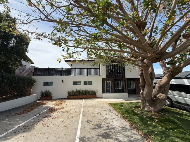 Building Photo - Bright 3BD/2BA Home in Encinitas with Natural Light, In-Unit Laundry & Easy Freeway Access
