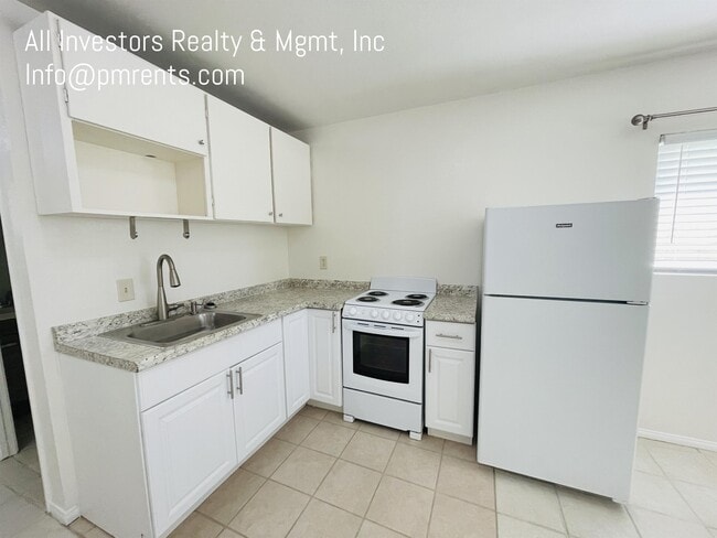 Photo - 640 Grant St