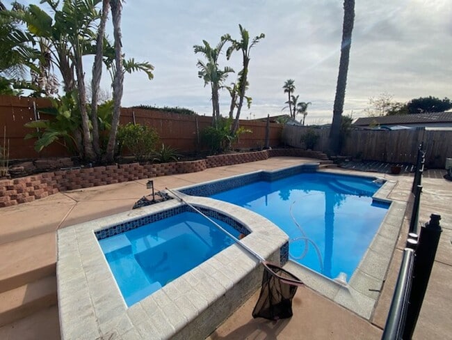 3 Bedroom Mira Mesa Home (with a pool!) - 3 Bedroom Mira Mesa Home (with a pool!)