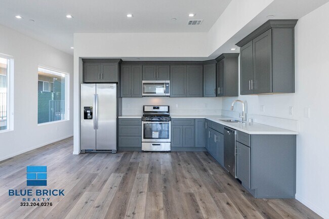 Photo - 5239-5241 Huntington Dr -
