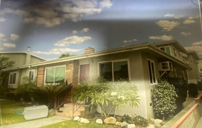 Building Photo - 10735 Shire Pl Unit D