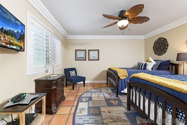 Photo - 41 Kingston Ct S