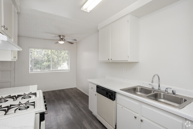 1BR - 1BA - 845SF - Kitchen/Dining Room - Orange Plaza