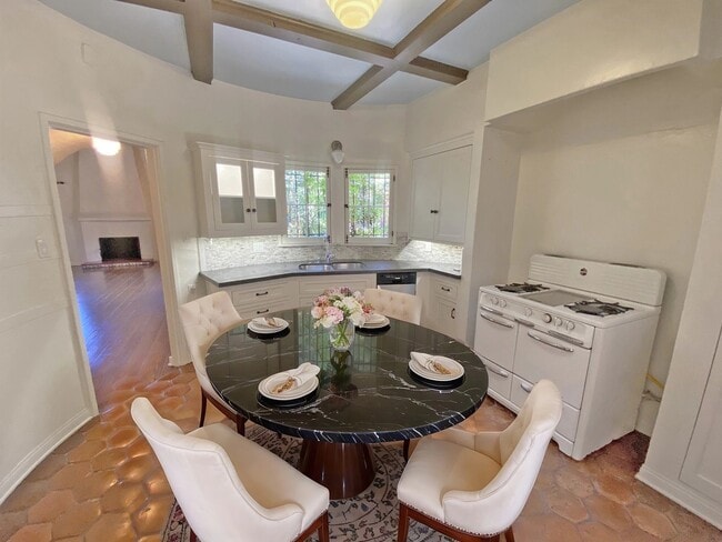 Photo - 1150 N Curson Ave Unit 1