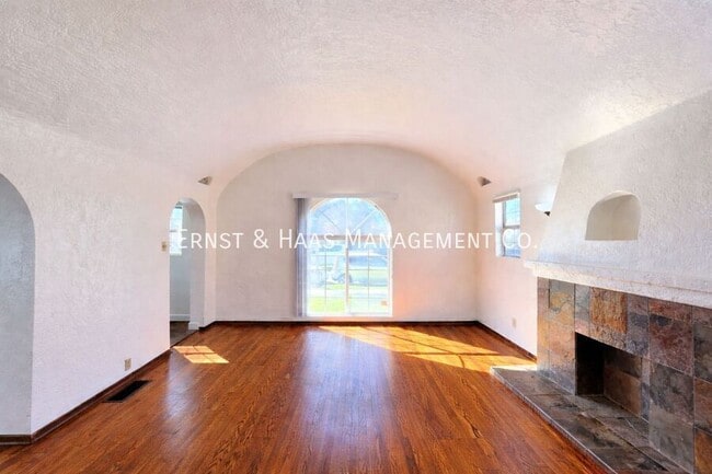 Photo - 5426 Lewis Ave