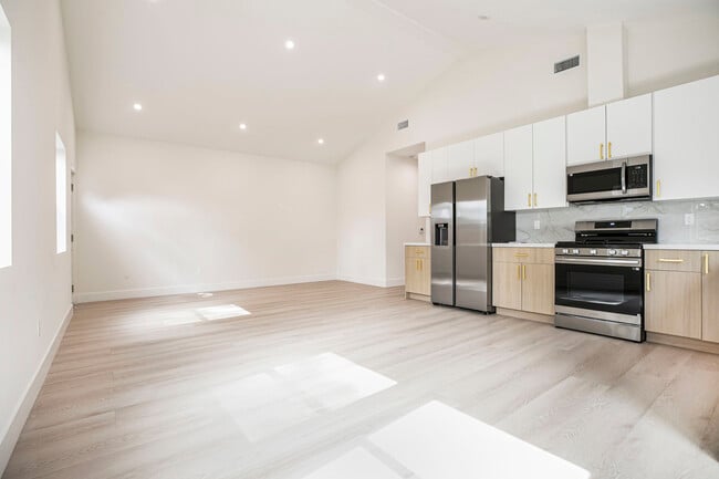 Photo - 914 Geneva St