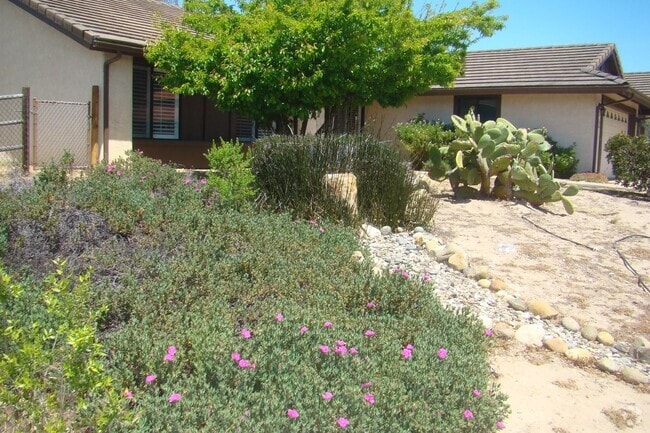 Building Photo - 3bd/2bath home in Vandenberg Village, Lomp...