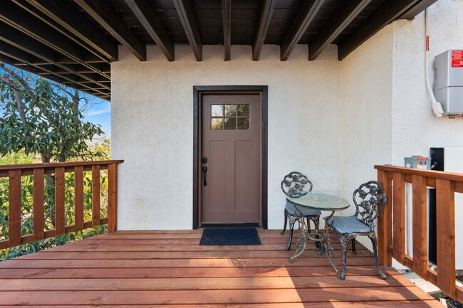 Photo - 897 Van Horn Way