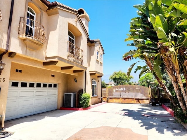 Photo - 1016 W Huntington Dr
