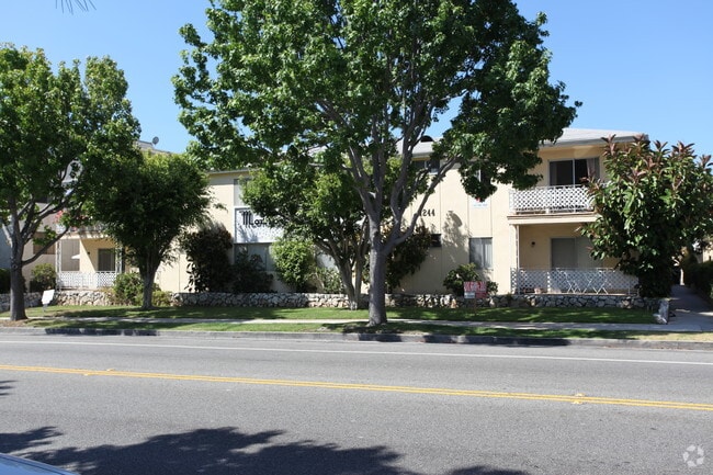 Monroe Manor - Monroe Manor Apartments