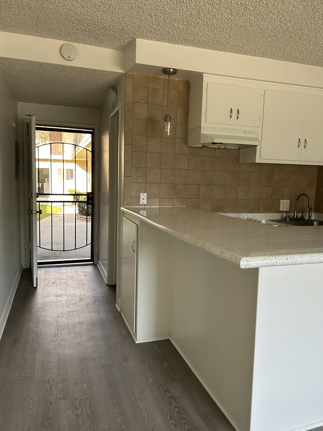 Photo - 6243 Comstock Ave Unit R