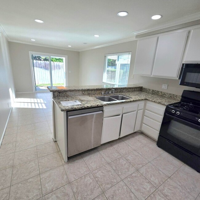 Photo - Welcome Home! 4 Bedroom HOUSE available NOW!