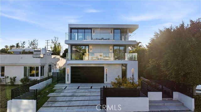 Photo - 813 N Genesee Ave
