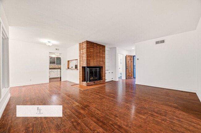 Photo - 6928 Vanscoy Ave