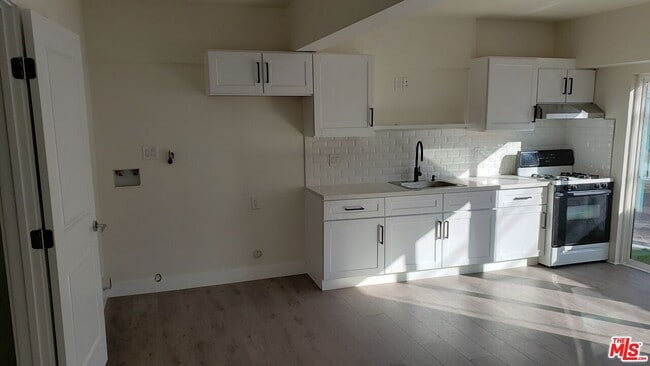 Photo - 418 S Roxbury Dr