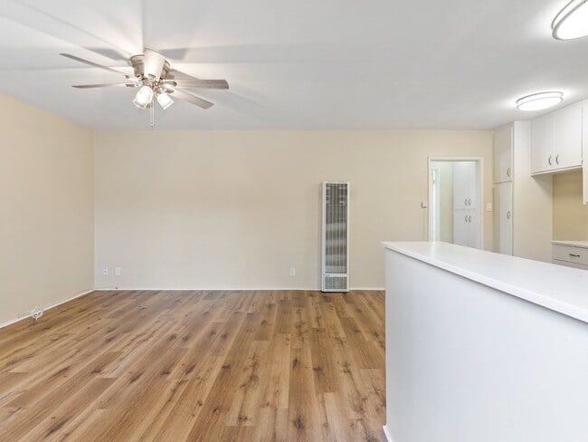 Photo - 1444 W Parade St Unit 08