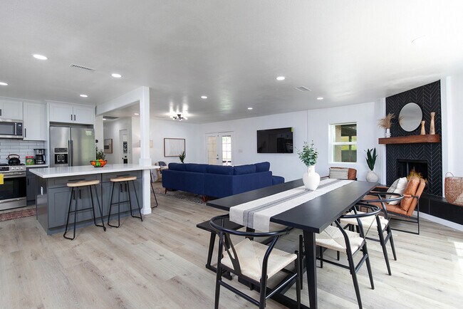 Photo - 5609 Cervantes Ave