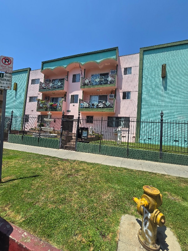 Photo - 701 S Oxford Ave Apartment Unit 701 South Oxford Avenue