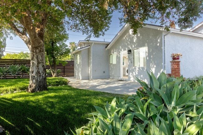 Chic 2BD/1BA ADU in Beautiful Granada Hills - Chic 2BD/1BA ADU in Beautiful Granada Hills House