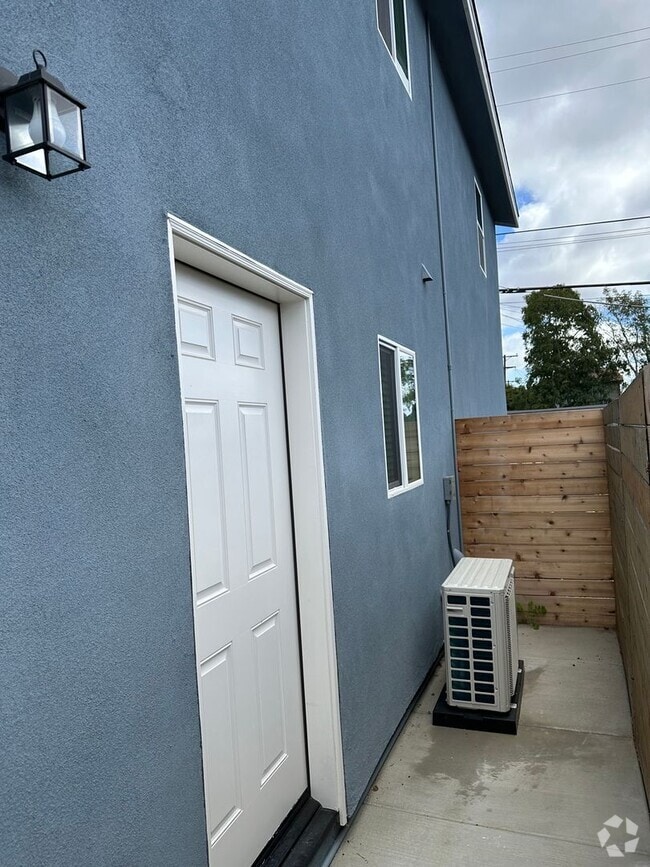 Building Photo - 4668 Moraga Ave Unit 4668 Moraga Ave -  B Rental