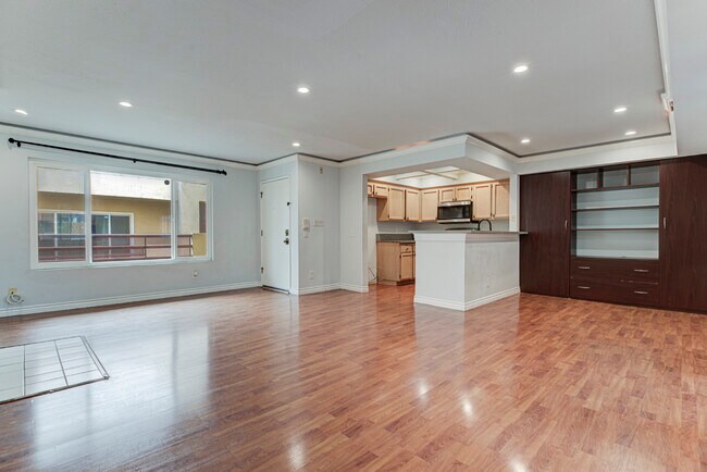 Photo - 10119 Pinewood Ave Unit 207