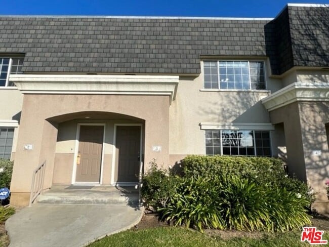 Building Photo - 19142 Haynes St Unit 3