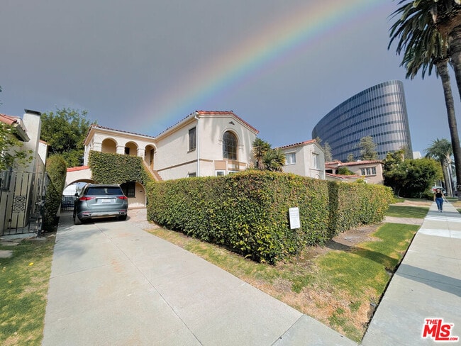 Building Photo - 219 S Hamilton Dr Unit 2