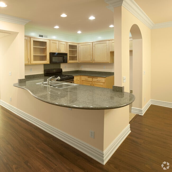 Building Photo - 10355 Riverside Dr Unit 204 Rental