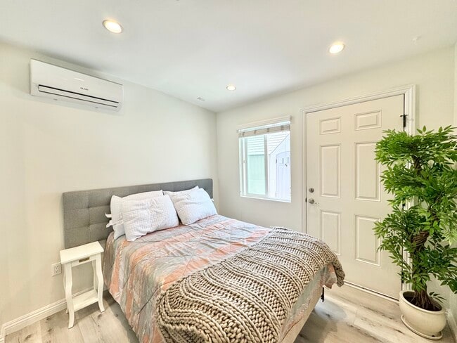 Photo - 418-420 S Citrus Ave