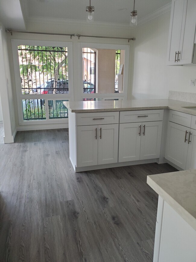 Photo - 5306 Romaine Street