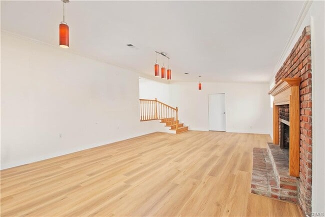 Photo - 18063 Burbank Blvd House