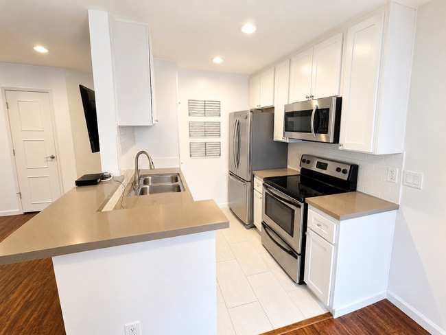 Photo - 1351 N Orange Dr Unit 109