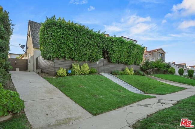 Photo - 1155 S Rimpau Blvd