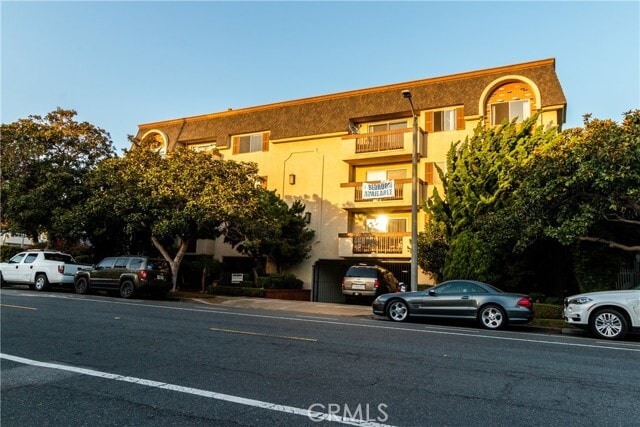 Building Photo - 811 6th St Unit 305