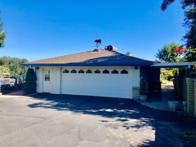 Photo - 1467 Knoll Park Ln