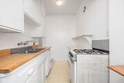 1BR, 1BA - 950SF - Kitchen - 925 1/2 Tularosa Dr Apartments Unit 9251/2