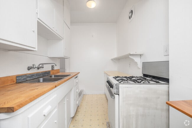 1BR, 1BA - 950SF - Kitchen - 925 1/2 Tularosa Dr Unit 9251/2