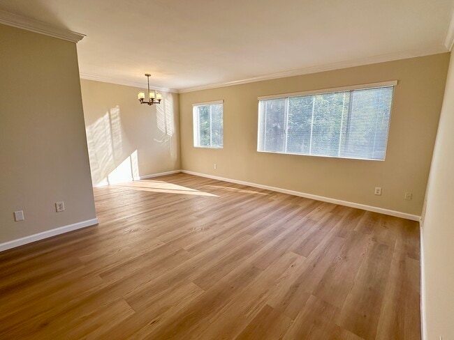 Building Photo - 20202 Cohasset St Unit 17
